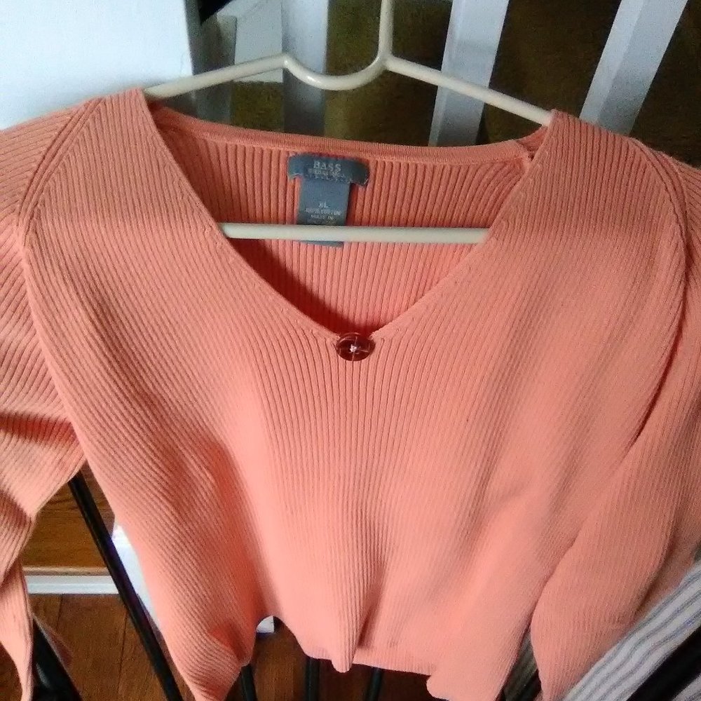 V-Neck Top/XL - Picture 2 of 5